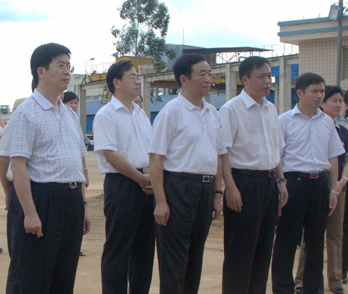 9月8日，中央巡視組組長、十一屆全國人大農(nóng)業(yè)和農(nóng)村委員會副主任委員房鳳友，中央巡視組副組長、副部級巡視專員郭林，中央巡視組副組長、副部級巡視專員謝秀蘭等領(lǐng)導(dǎo)一行8人，到湘桂循環(huán)經(jīng)濟(jì)產(chǎn)業(yè)園對集團(tuán)經(jīng)濟(jì)建設(shè)、黨建等工作情況進(jìn)行檢查指導(dǎo)。自治區(qū)黨委組織部部長周新建，崇左市委副書記、市長黃克，江州區(qū)委書記藍(lán)大煌，湘桂集團(tuán)董事局副主席陳輝，湘桂公司總經(jīng)理朱光彩等陪同考察。